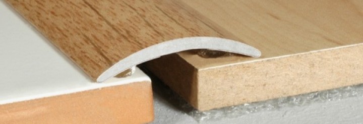 A03 prechodová lišta 3 cm samolepiaca
